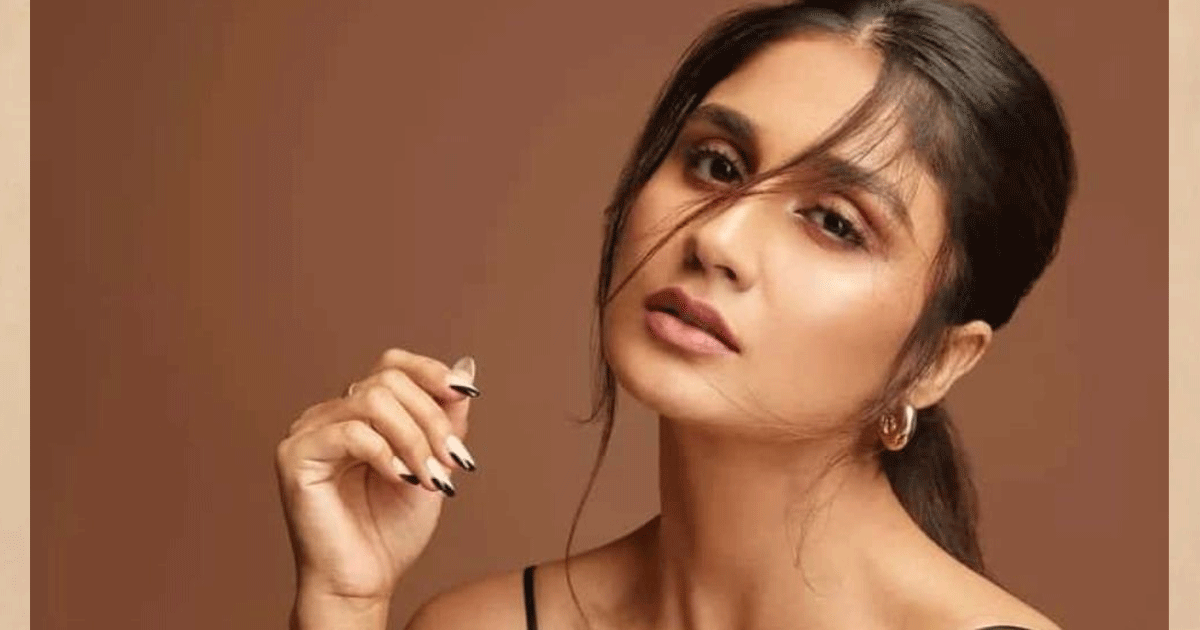 আরপিএফের ওপর হামলার অভিযোগে অভিনেত্রী গ্রেপ্তার