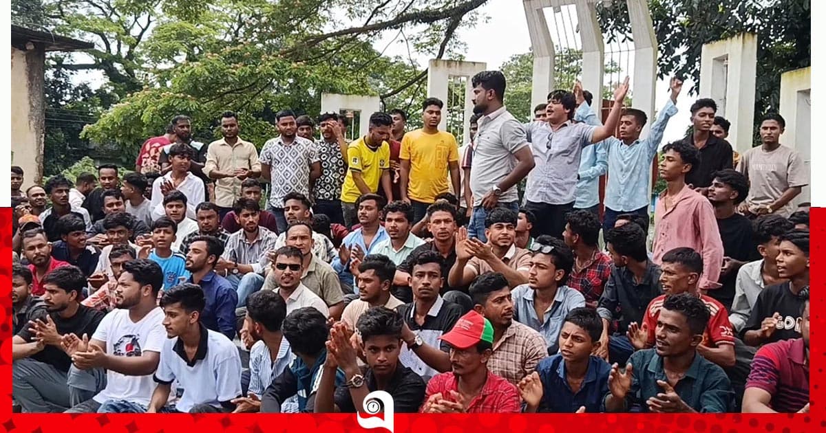 নিয়োগ ঘিরে উত্তেজনা, ইউএনও’র অপসরণের দাবি