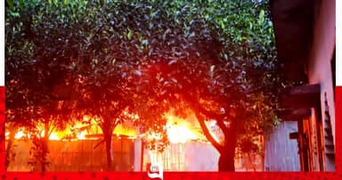 গাজীপুরে ঝুটের গোডাউনে ভয়াবহ আগুন, নিয়ন্ত্রণে ৫ ইউনিট