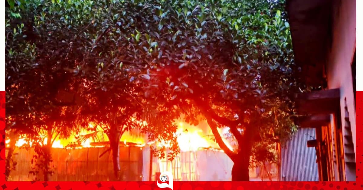 গাজীপুরে ঝুটের গোডাউনে ভয়াবহ আগুন, নিয়ন্ত্রণে ৫ ইউনিট