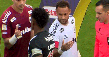 নেইমারের হাত এড়িয়ে গেলেন মেন্দেস