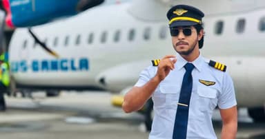 পাইলটের সাজে ধরা দিয়েছেন অভিনেতা তৌসিফ