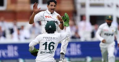 ওয়াকার ইউনিসের রেকর্ড ভাঙ্গলেন আব্বাস