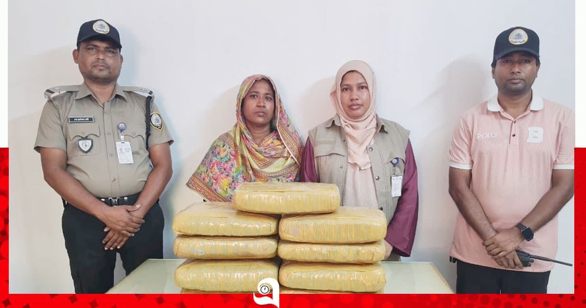 সৈয়দপুরে বাসের লকারে ২৪ কেজি গাঁজা, নারী গ্রেপ্তার