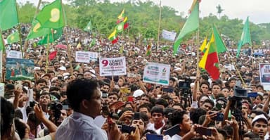 অস্ত্র হাতে নেওয়ার হুমকি