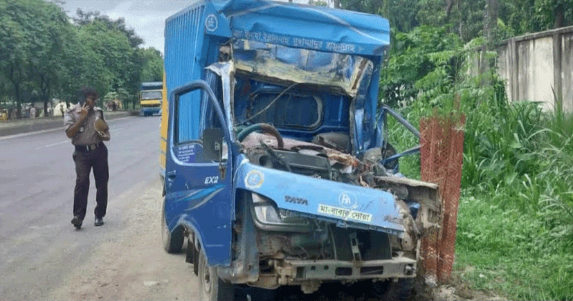 গাজীপুরে গাড়ির পেছনে কাভার্ড ভ্যানের ধাক্কা, চালক নিহত