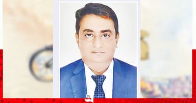 ‘প্রতিবাদ’ জানাতে সাঙ্গোপাঙ্গ নিয়ে এদিন অফিসে