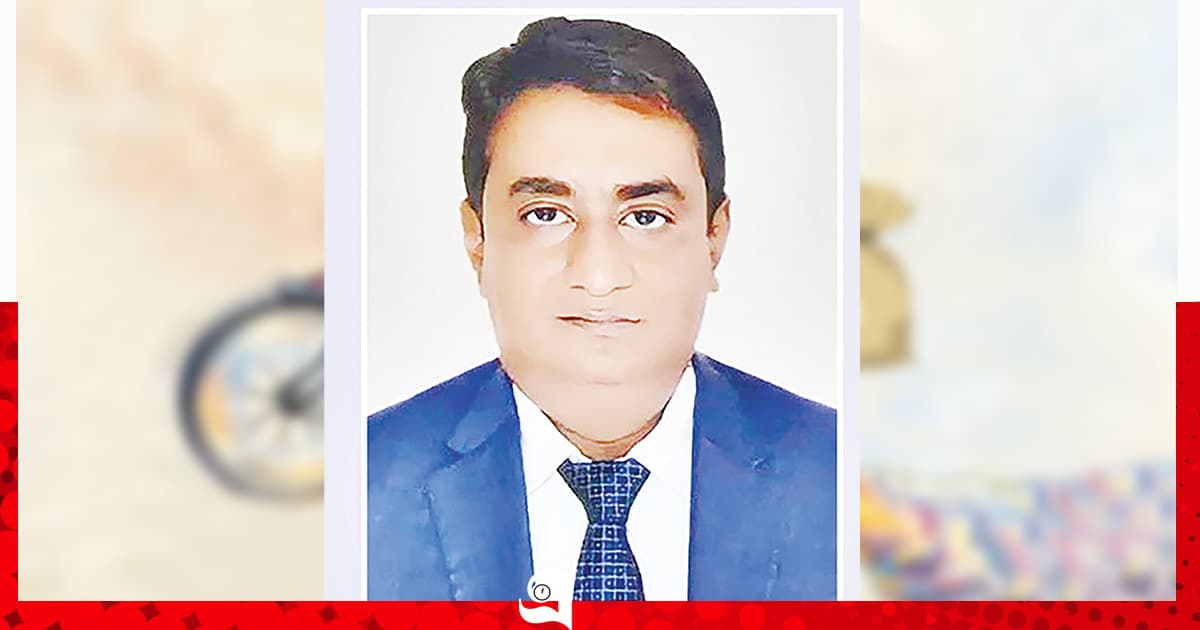 ‘প্রতিবাদ’ জানাতে সাঙ্গোপাঙ্গ নিয়ে এদিন অফিসে
