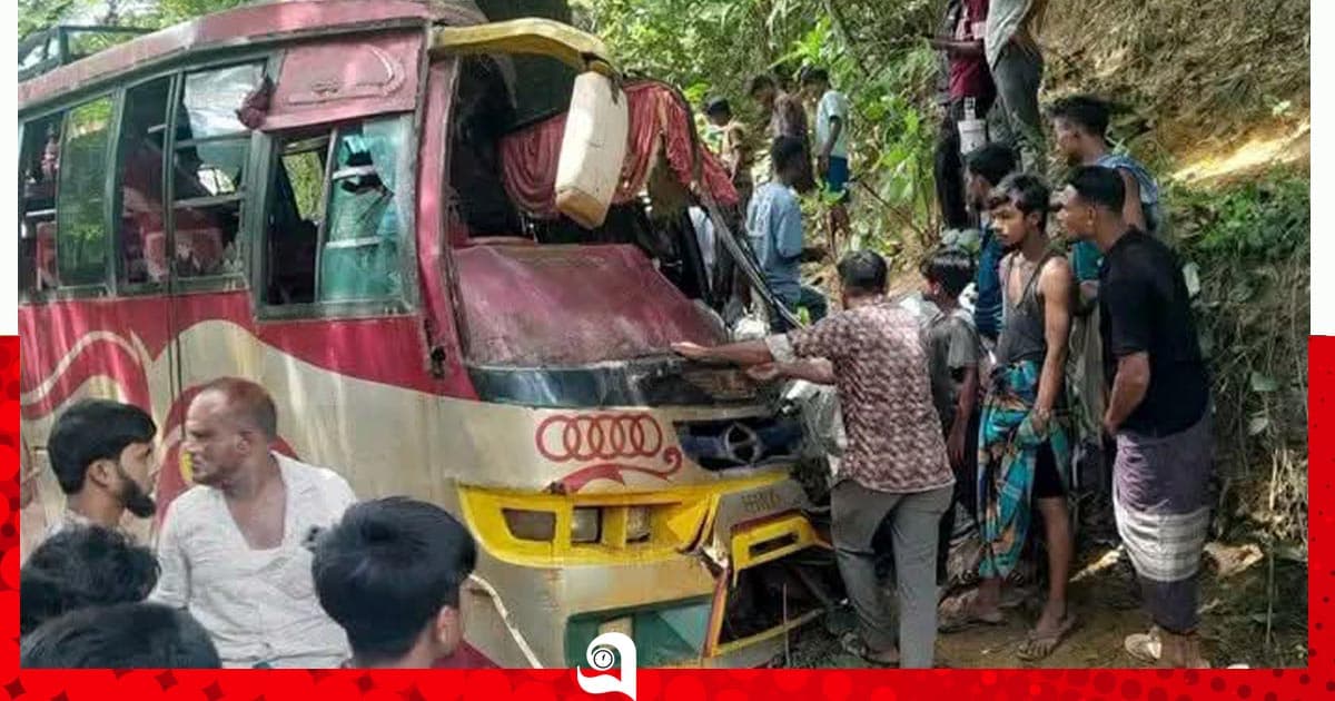 আলীকদমে যাত্রীবাহী বাস দুর্ঘটনায় নিহত ১