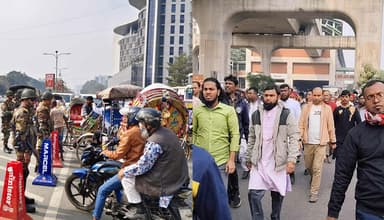 হেঁটেই জানাজার দিকে যাচ্ছে মানুষ