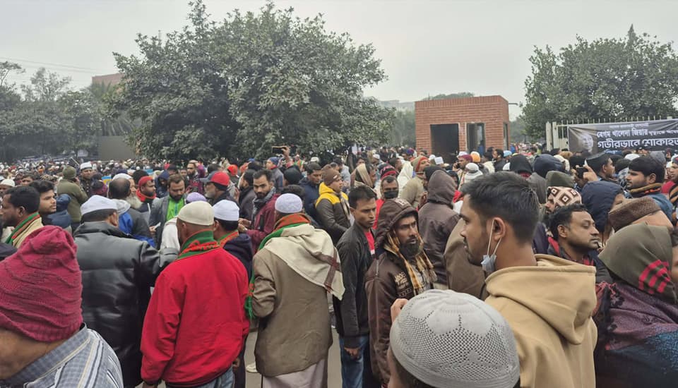 খালেদা জিয়ার জানাজাস্থলে আসছেন দলে দলে মানুষ