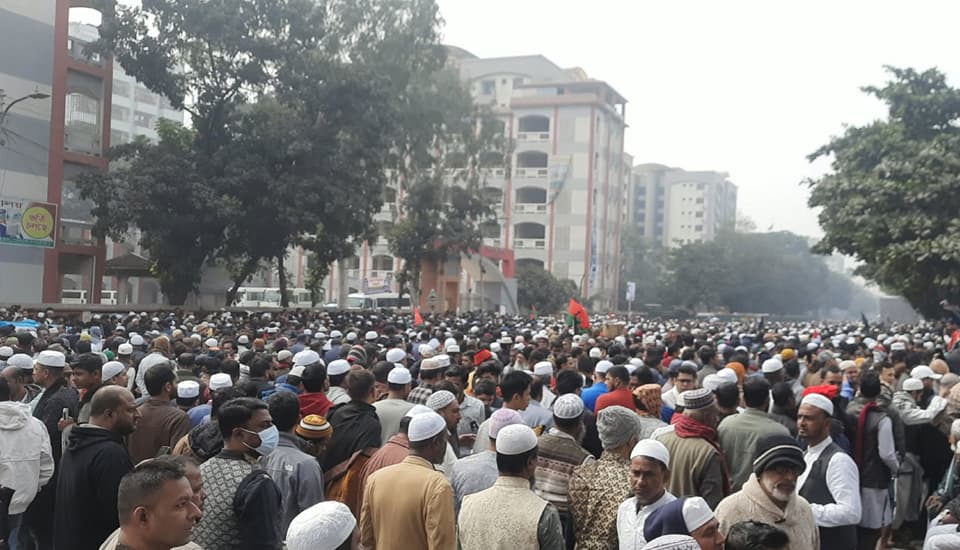 শুধু মানুষ আর মানুষ, এ যেন জনসমুদ্র