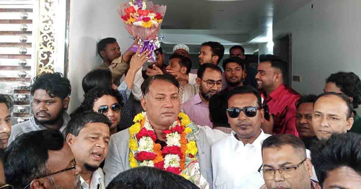 ডাঃ কে এম বাবরকে ‘স্বাস্থ্য প্রতিমন্ত্রী’ হিসেবে দেখতে চায় গোপালগঞ্জবাসী