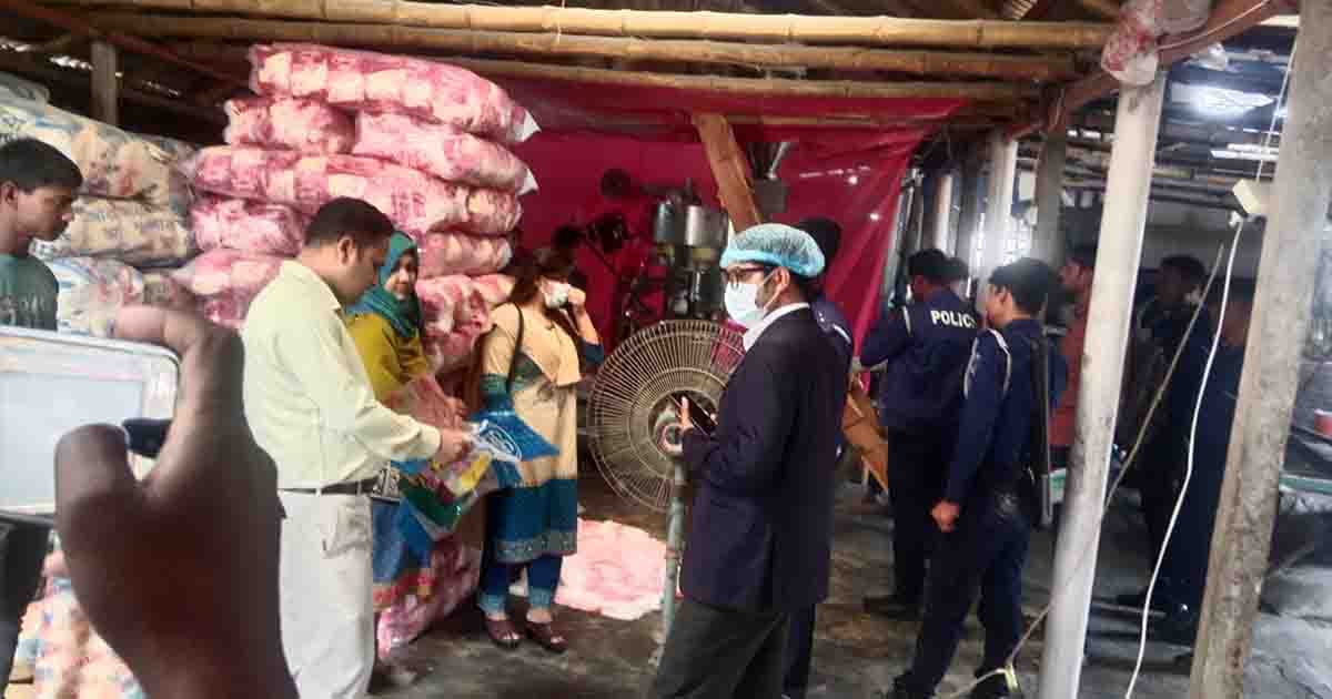 ঝিনাইদহে মুড়ির কারখানায় জরিমানা