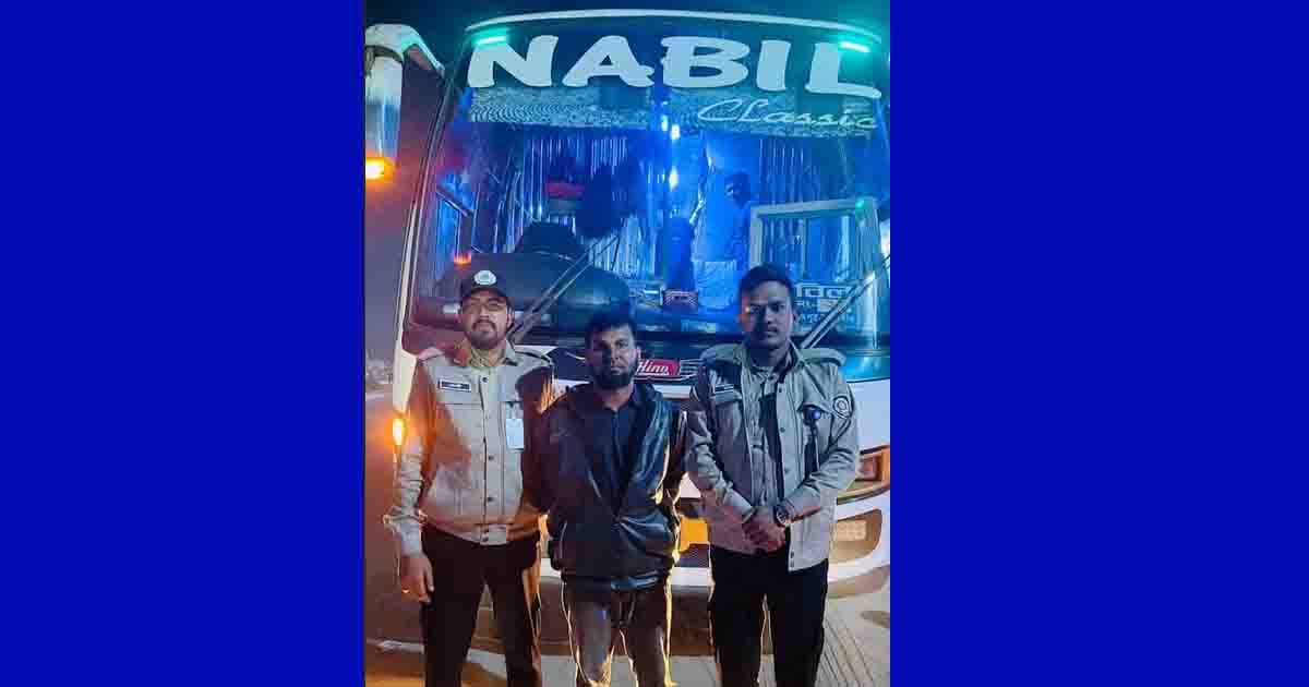 সৈয়দপুরে যাত্রীবাহী বাসে অভিযান, ইয়াবাসহ যুবক গ্রেফতার