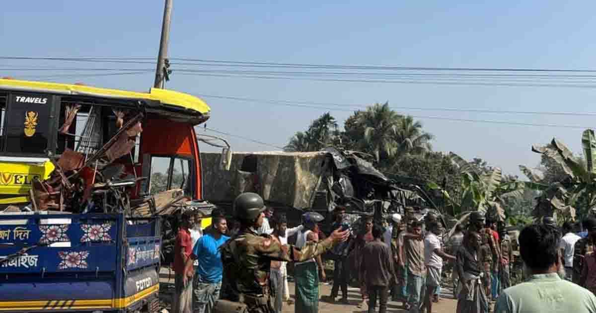 ময়মনসিংহের সেনাবাহিনীর ট্রাকের সাথে বাসের সংঘর্ষ, সেনা সদস্যসহ নিহত ২