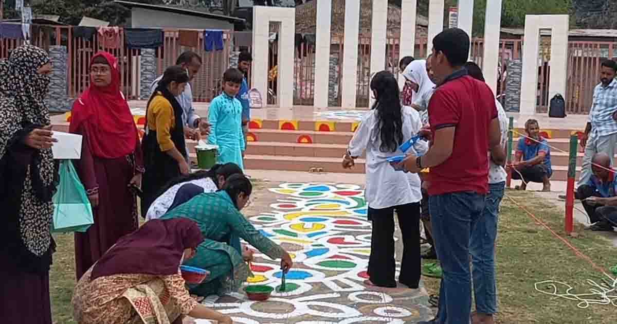 গোপালগঞ্জে এলাকায় আঁকা হচ্ছে ভাষা আন্দোলনের গ্রাফিতি