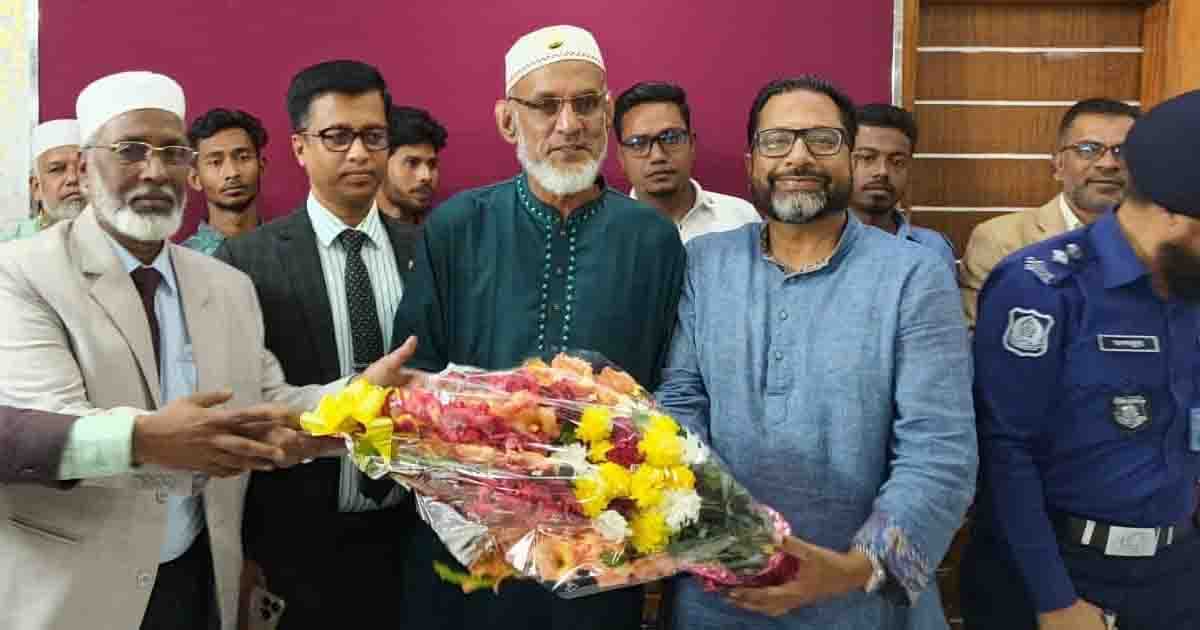 সরকারি সফরে পিরোজপুরে গৃহায়ণ ও গণপূর্তমন্ত্রী