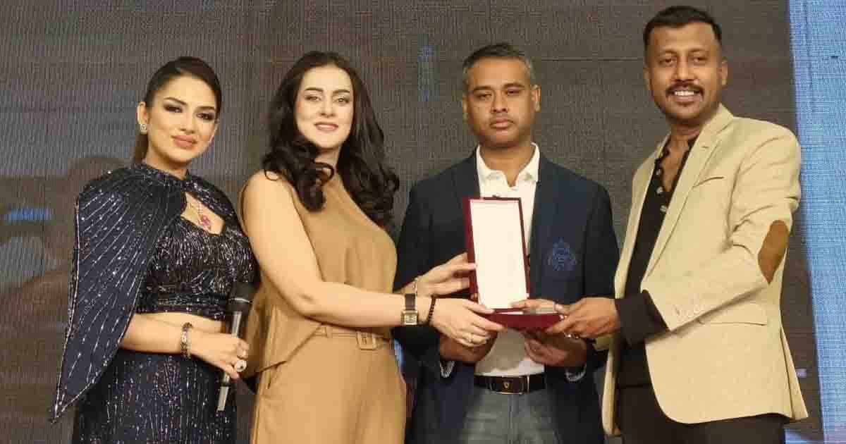 ঈদ লাইফস্টাইল ফ্যাশন রানওয়েতে সম্মাননায় রাকেশ রাকিব