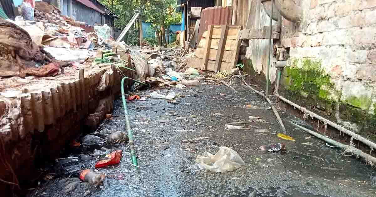 দখলদারিত্বে আর ময়লায় ভরে ২২ খাল স্মৃতি হতে চলছে