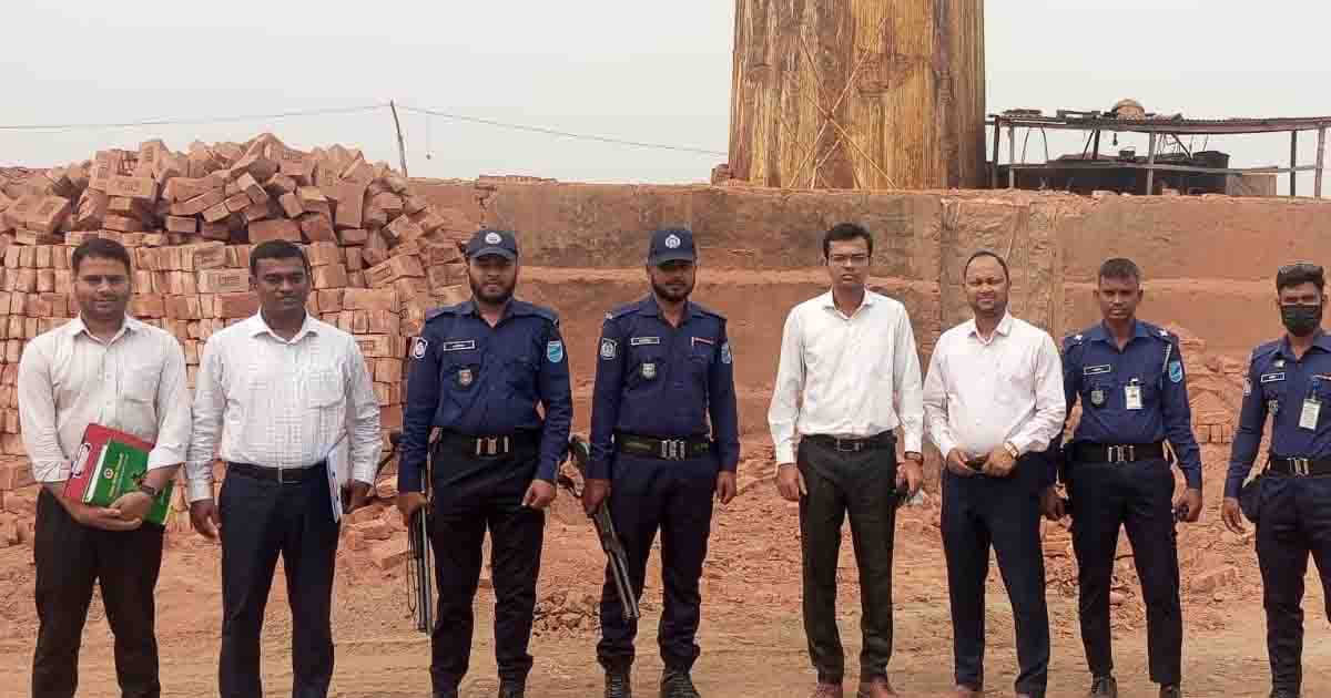 শরীয়তপুরে অবৈধ ইটভাটায় ভ্রাম্যমান আদালতের জরিমানা