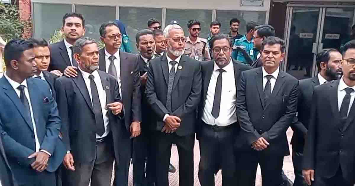 আওয়ামী লীগ নেতাদের জামিন ইস্যুতে বরিশালে আদালত বর্জন, ভোগান্তিতে বিচারপ্রার্থীরা