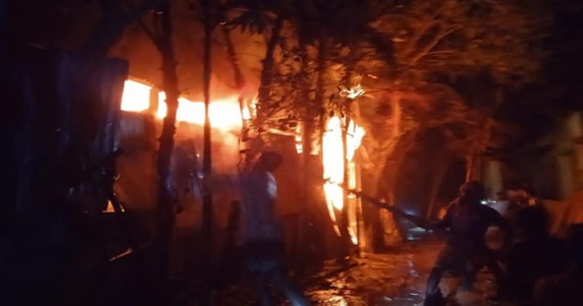 কিশোরগঞ্জে গভীর রাতে ঘরে আগুন, নানার সঙ্গে ঘুমন্ত শিশু দগ্ধ