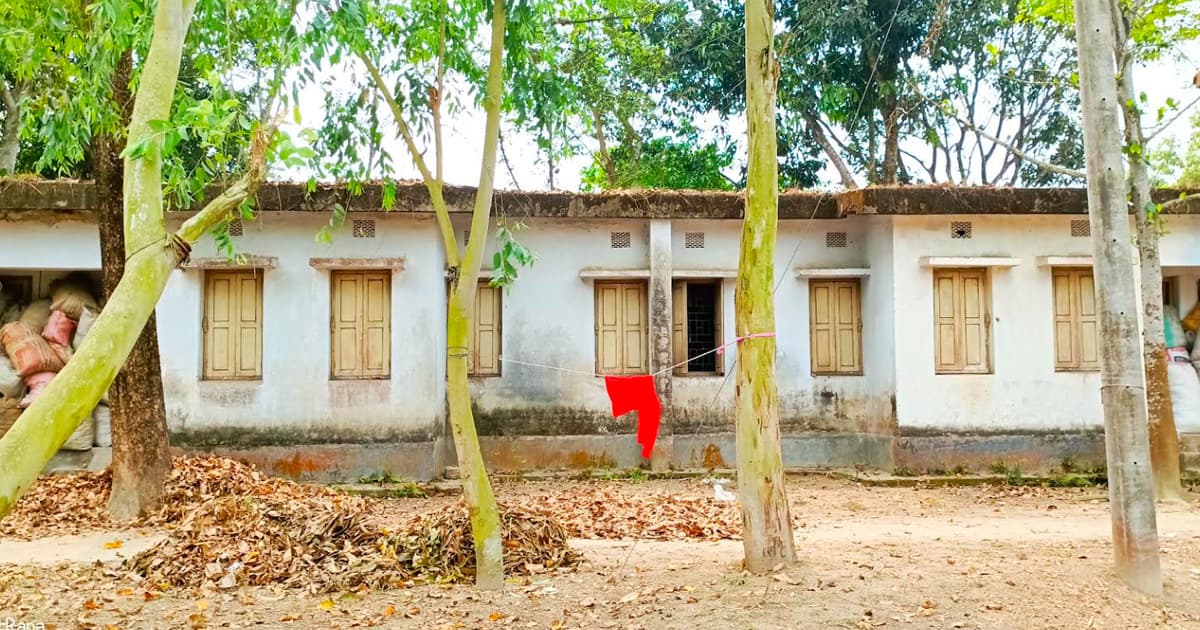 পরিত্যক্ত বিএস কোয়ার্টার এখন ‘ভূতের বাড়ি’