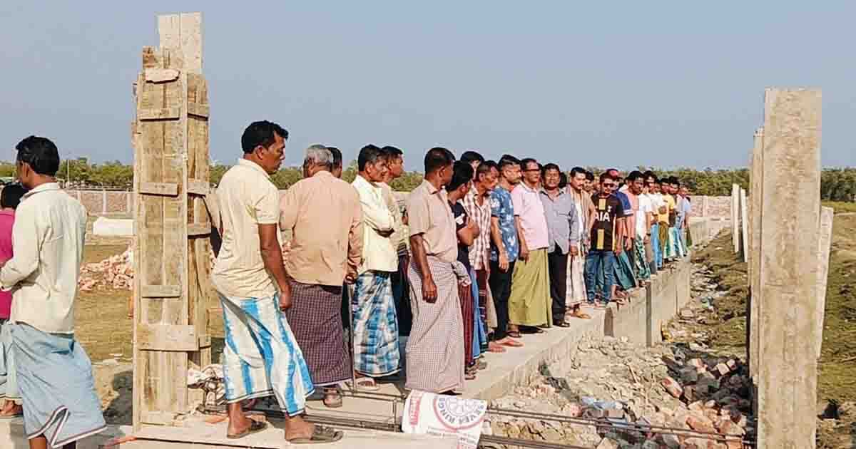মহেশখালীতে প্রাচীন রাখাইন শ্মশানের সীমানাপ্রাচীর ভাঙচুর, এলাকায় উত্তেজনা