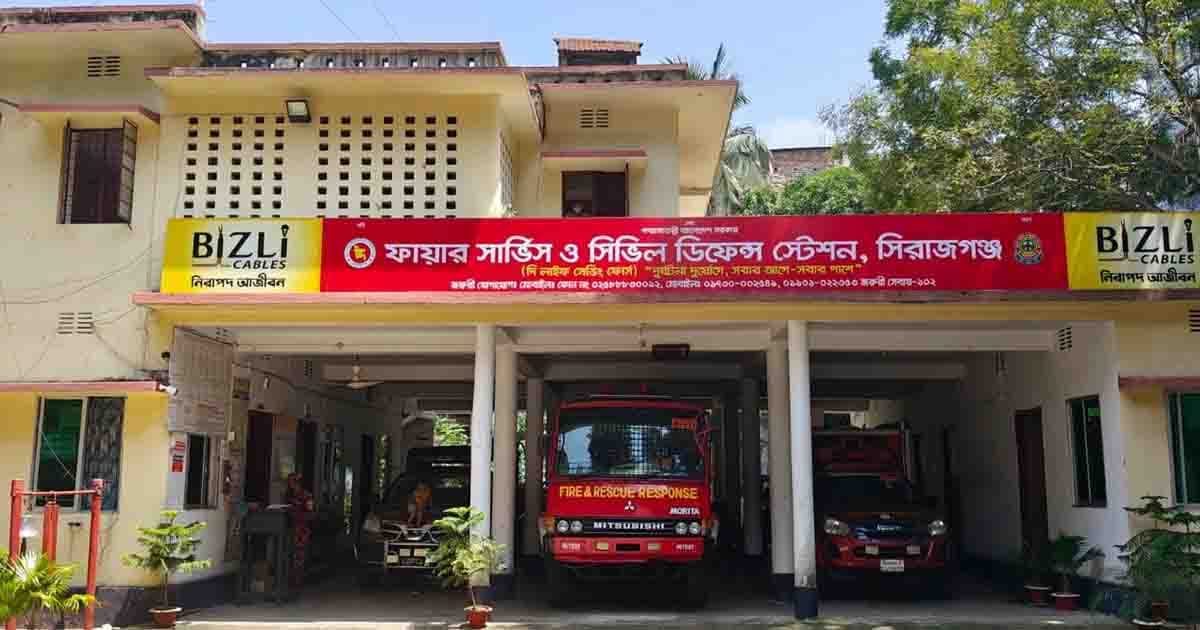 ফায়ার সার্ভিস কর্মীরাই ভবন ধসের আতঙ্কে