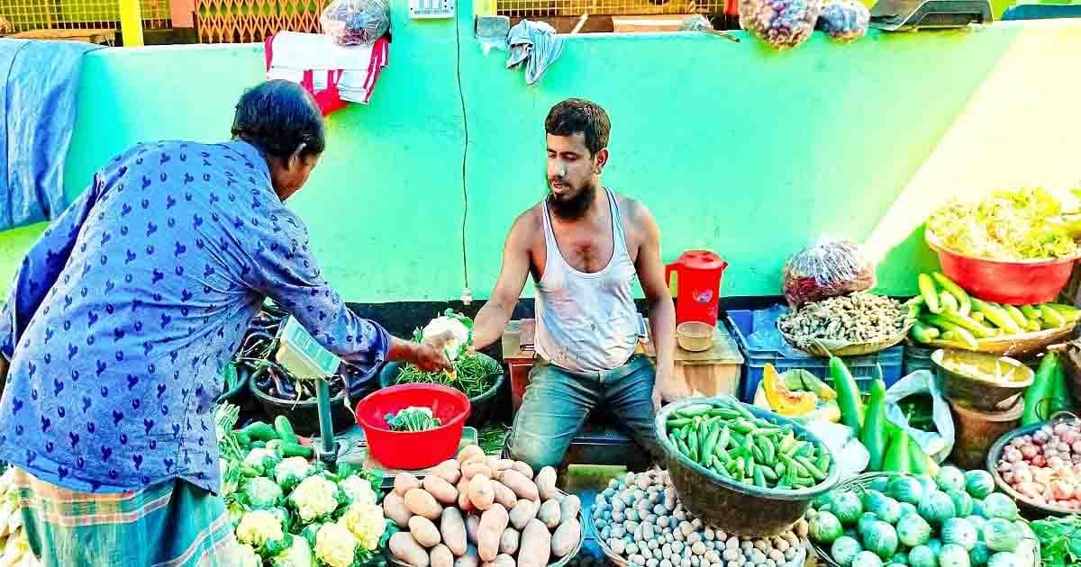 রমজানের সপ্তাহ পার হলেও খানসামায় নেই প্রশাসনের বাজার মনিটরিং