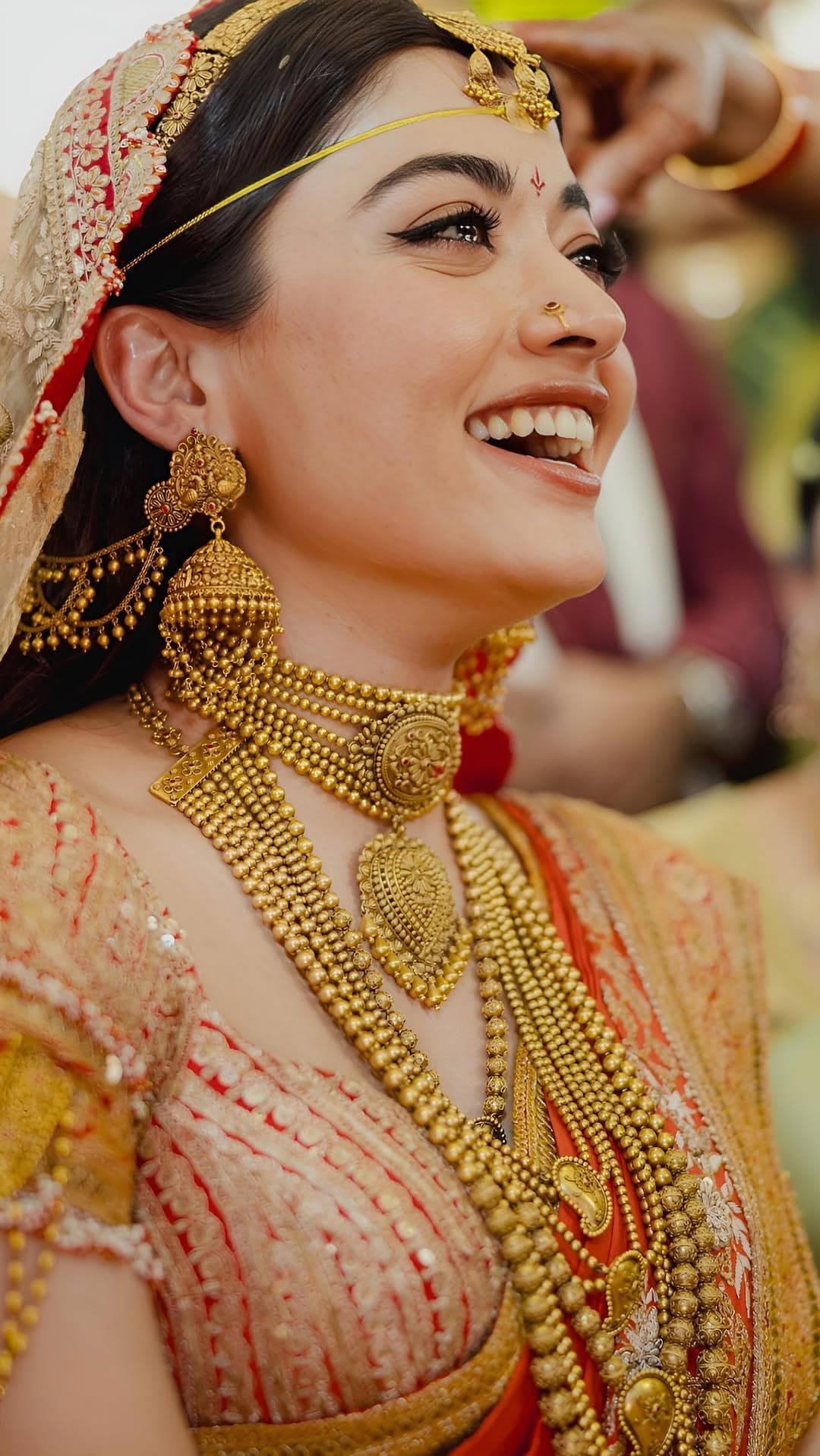 রাশমিকা মান্দানা হাজির হয়েছিলেন রাজকীয় দক্ষিণি ভারতীয় ব্রাইডাল লুকে।