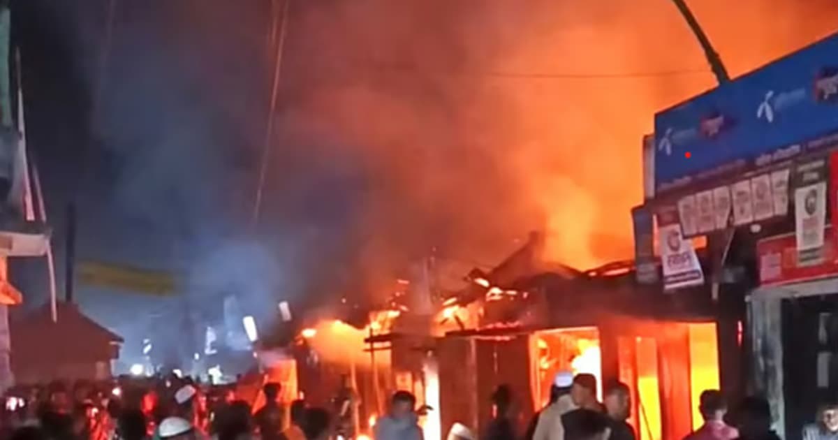 লক্ষ্মীপুরে অগ্নিকাণ্ডে পুড়ে ছাই ৯ দোকান