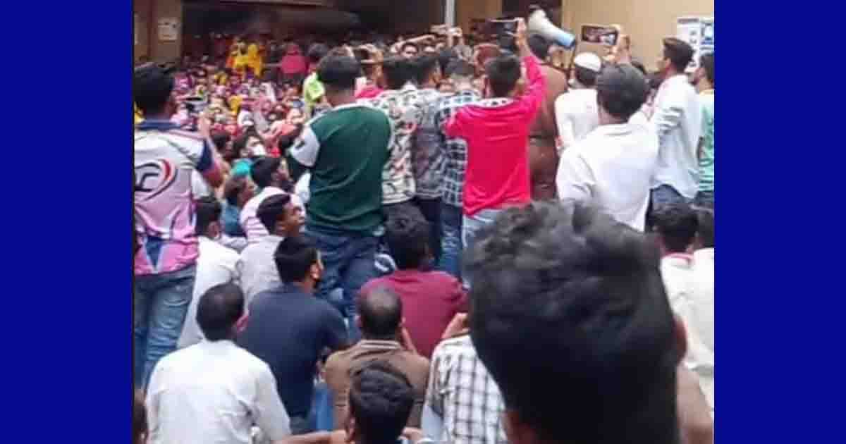 গাজীপুরে বকেয়া নাইট বিল ও ছুটির টাকার দাবিতে শ্রমিকদের অবস্থান