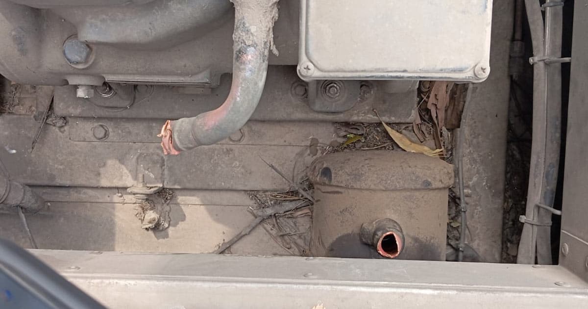 চলন্ত ট্রেন থেকে কনডেন্সার কয়েল চুরি