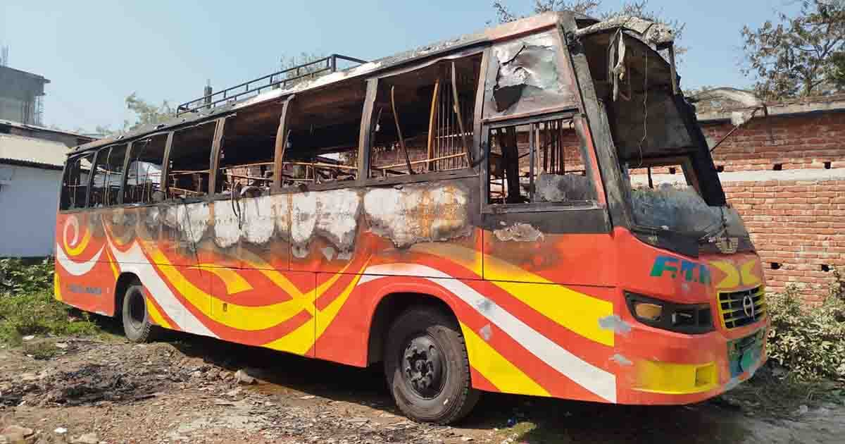 যশোরে পার্কিং করা বাসে অগ্নিসংযোগ