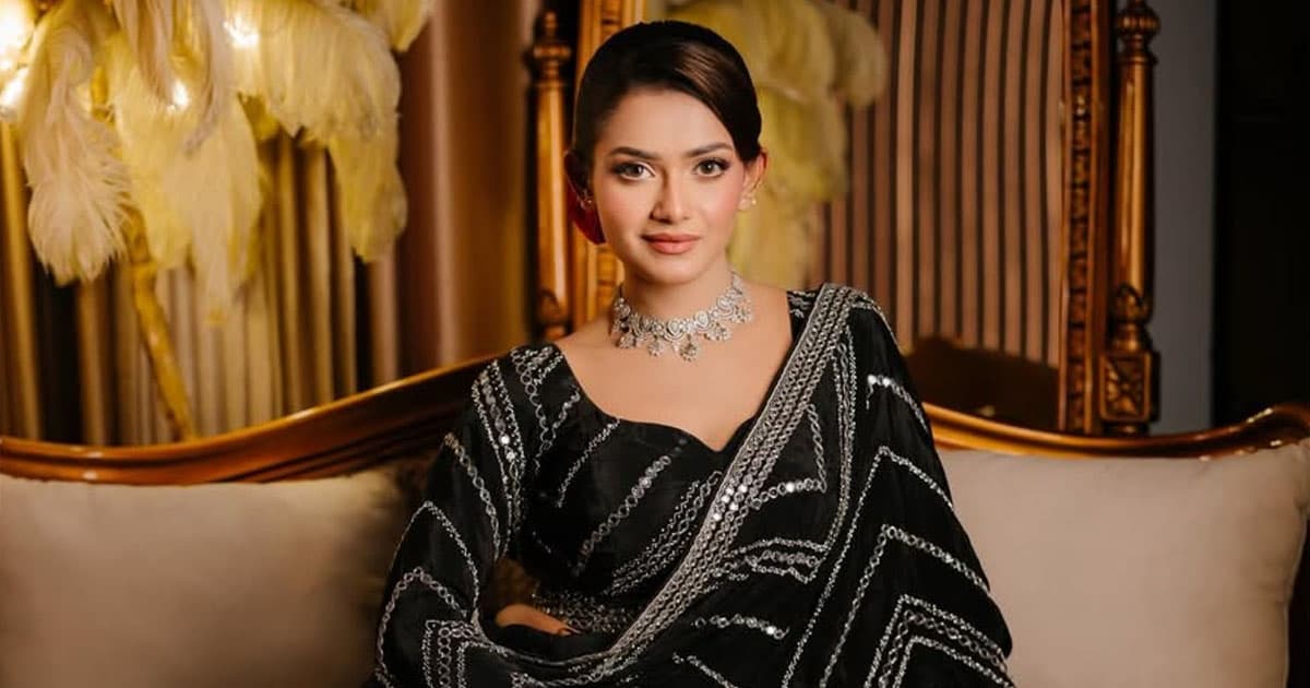 আভিজাত্যপূর্ণ রূপে তানজিন তিশা