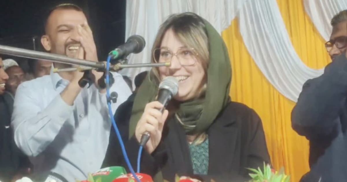 ঠাকুরগাঁওয়ে শাশুড়ির প্রচারণায় বিলেতি বউমা