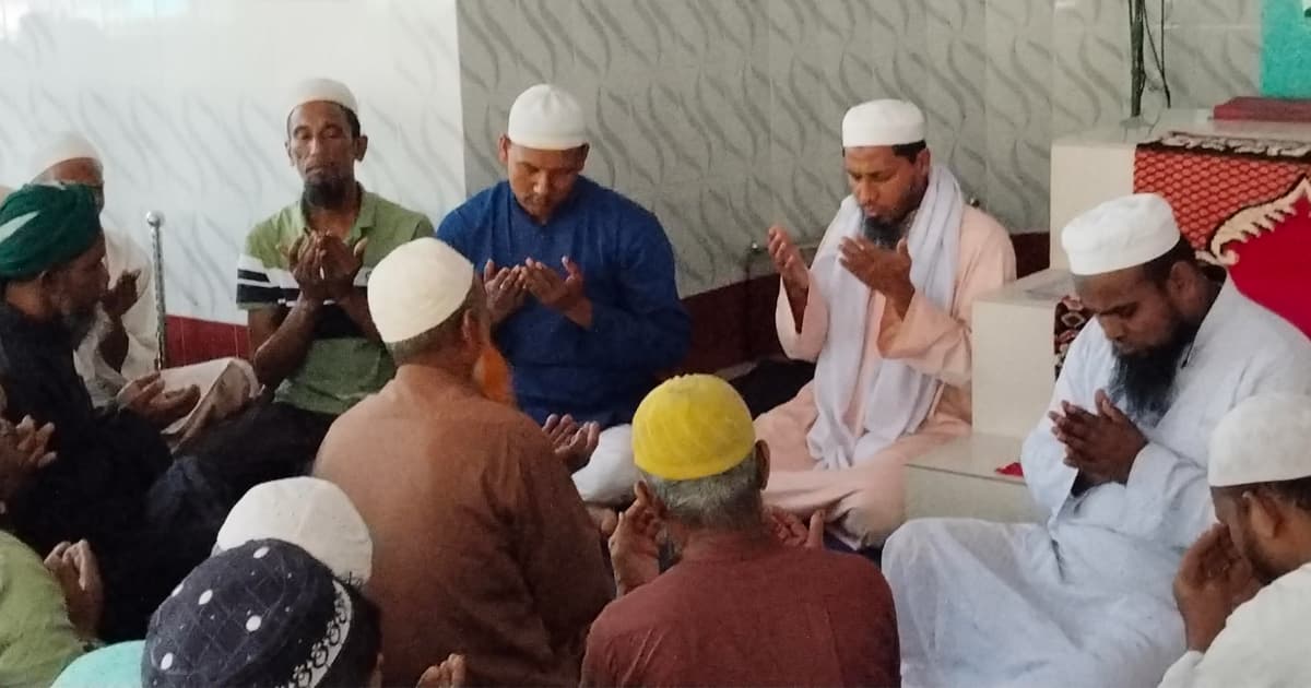 ভোলায় বিএনপি মনোনীত প্রার্থী  বিজয় হওয়ায় দোয়া মোনাজাত ও মিষ্টি বিতরণ