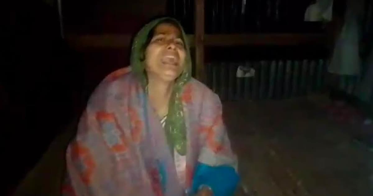 নেছারাবাদে ভয়াবহ অগ্নিকাণ্ডে দুই পরিবারের সর্বস্ব পুড়ে ছাই