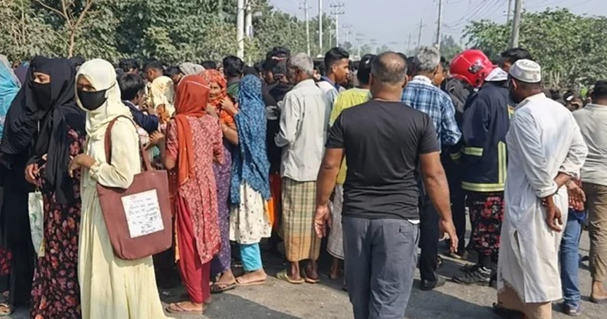 সিরাজগঞ্জে বাসচাপায় গৃহবধূ নিহত