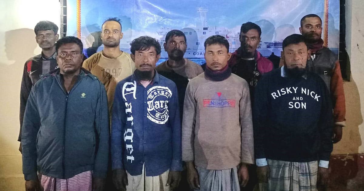 সেন্টমার্টিনে ট্রলারসহ ৯ জেলে উদ্ধার