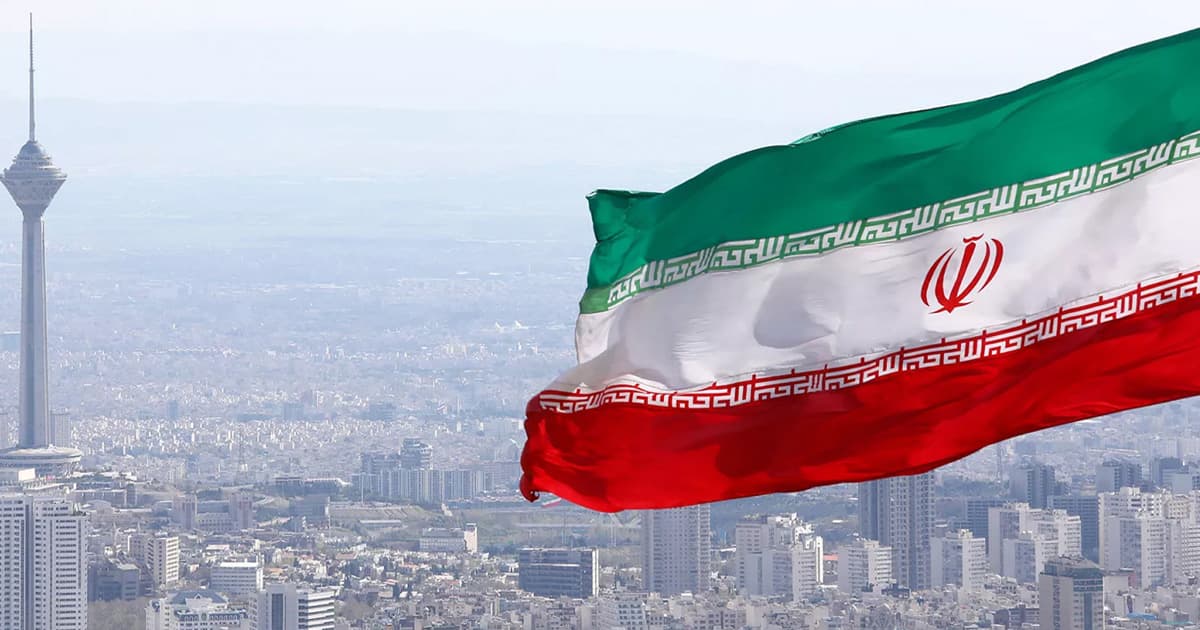 ইরান ছাড়তে নাগরিকদের নির্দেশ দিয়েছে বিভিন্ন দেশ