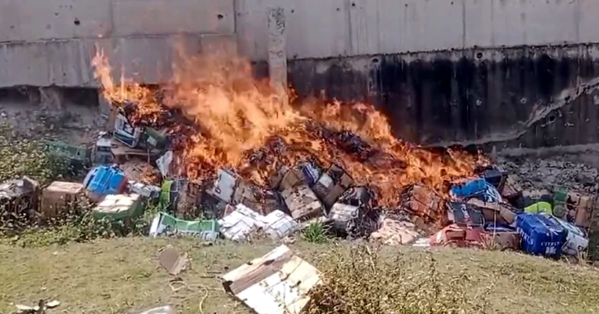 যৌথবাহিনীর জব্দ করা মেয়াদোত্তীর্ণ শিশু খাদ্য ধ্বংস