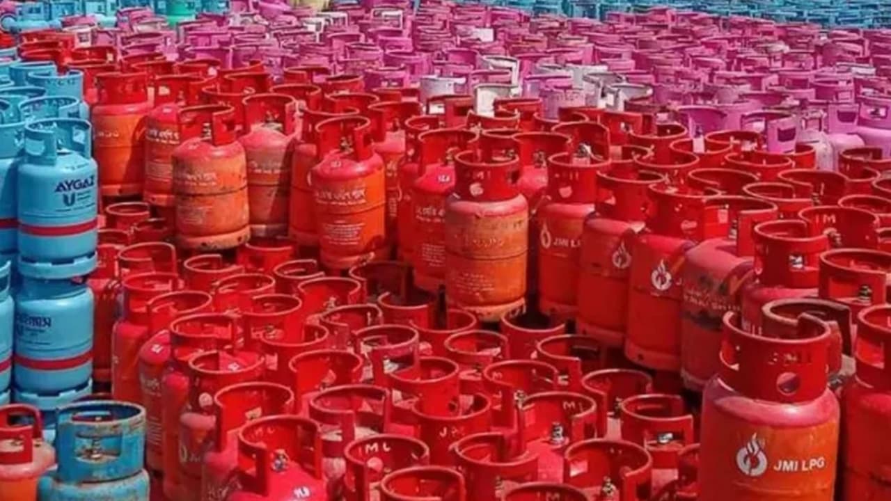 এলপিজির শুল্ক-ভ্যাট কমিয়ে প্রজ্ঞাপন জারি