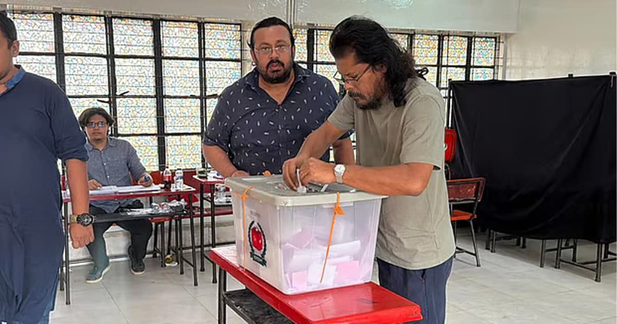দেশে যেন শান্তি আসে, মানুষ যেন ভালো থাকে: জেমস