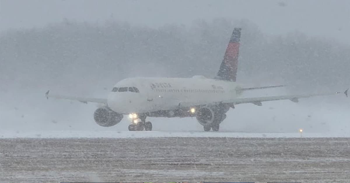 ভয়াবহ  তুষারপাতে বিপর্যস্ত যুক্তরাষ্ট্র, বাতিল ৫ হাজারের বেশি ফ্লাইট