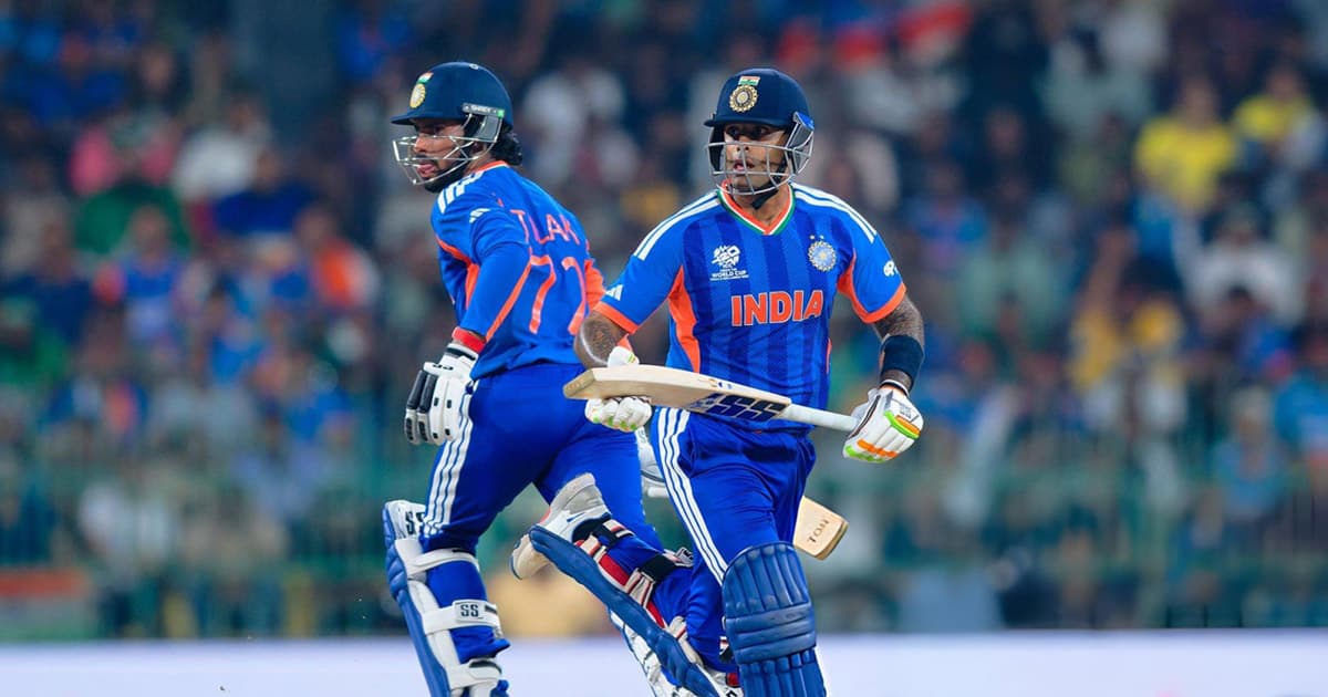 জয়ের লক্ষ্যে ব্যাটিং করছে পাকিস্তান