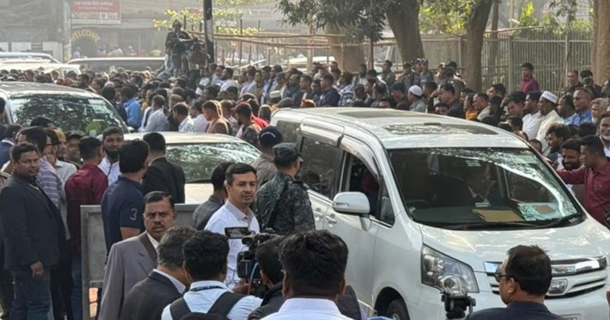 শপথ নিতে সংসদ ভবনে প্রবেশ করছেন নবনির্বাচিত এমপিরা