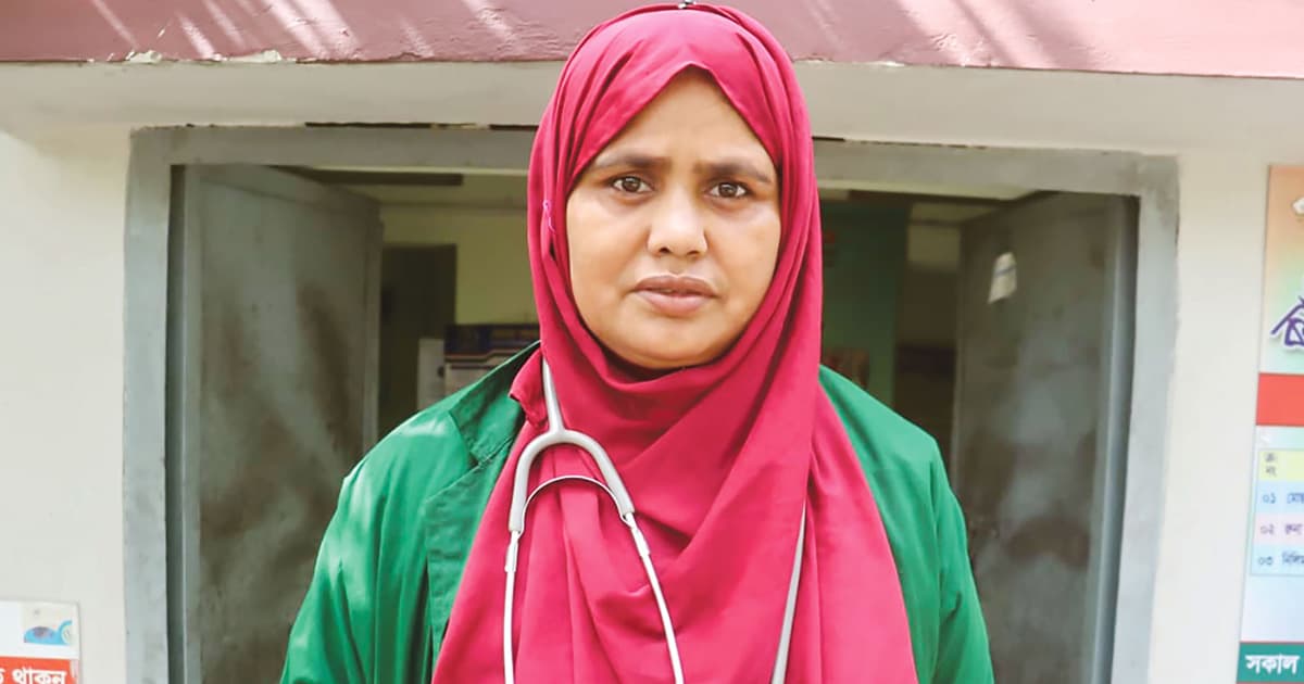 লিলি এখন ‘নরমাল আপা’